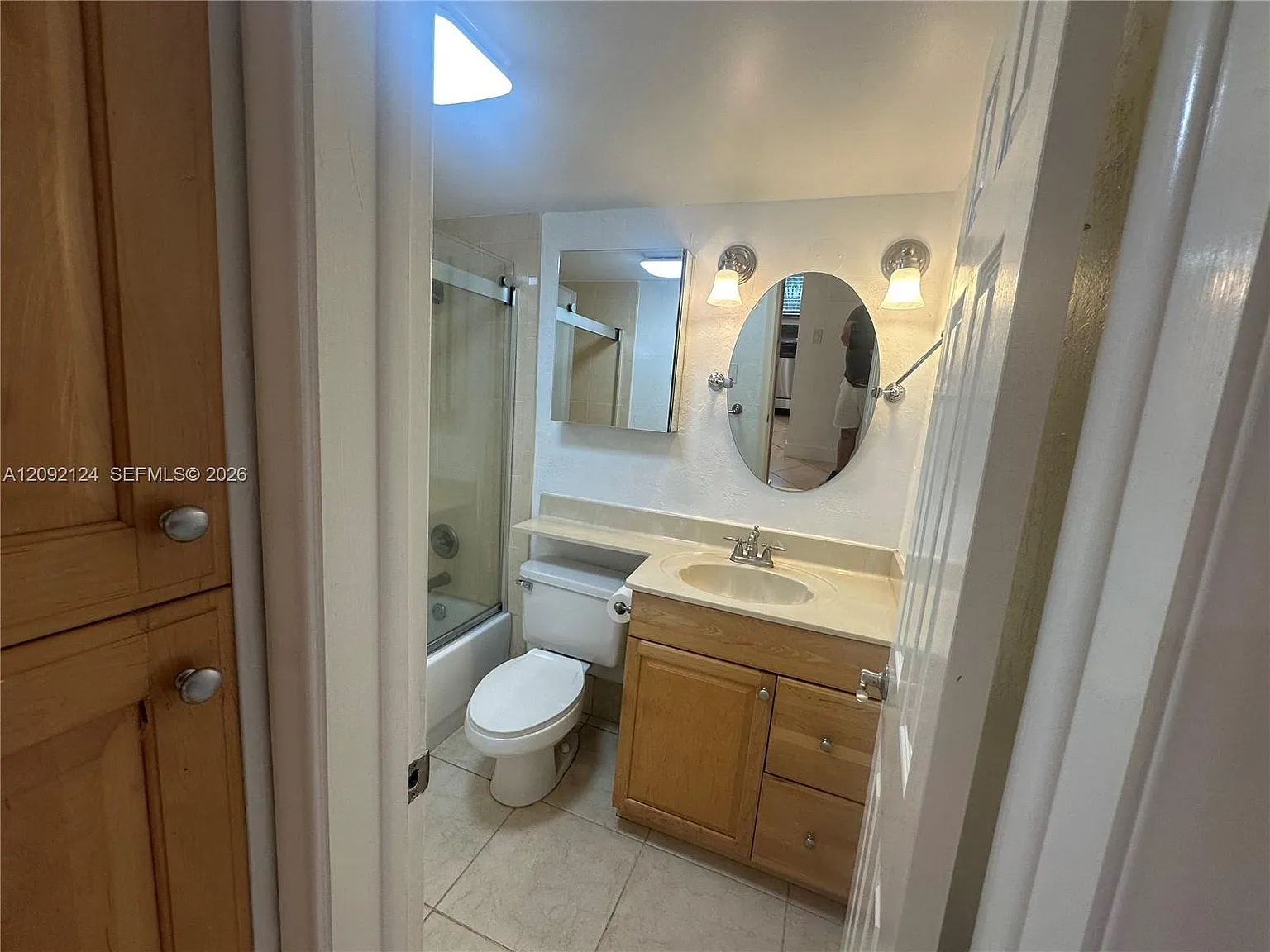 Victoria Courts Condo — Photo 4