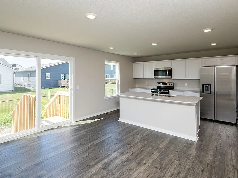 514 Elizabeth Ln NW — Photo 3