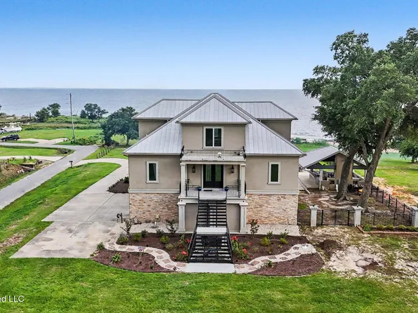 1816 Seashore Ave, Ocean Springs, MS 39564
