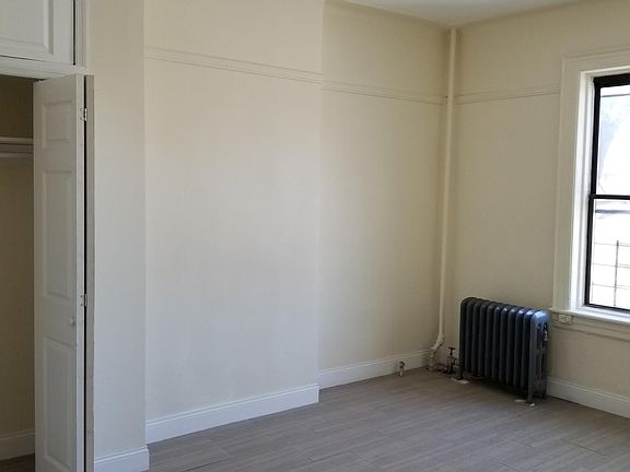 4th image of 16922 Jamaica Ave #2