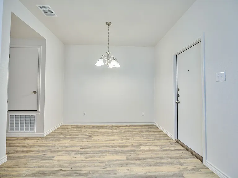 1809 Clovis Dr — Photo 8