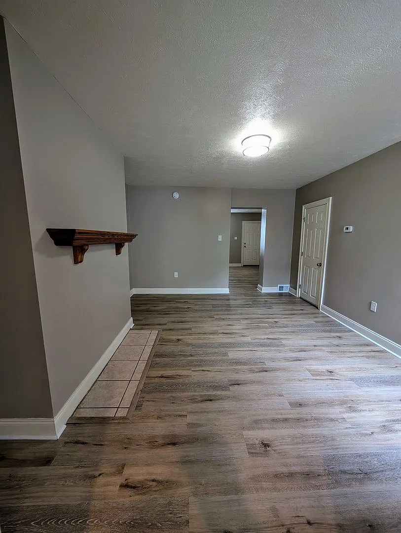 Southside Flats 3 bedroom! Central AC! Washer and Dryer Included! Available 8/21 — Photo 4