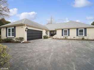 1610 Barry Ln, Glenview, IL 60025