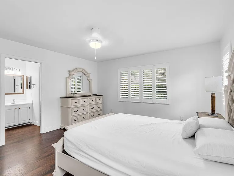 1532 Primrose Ln — Photo 15