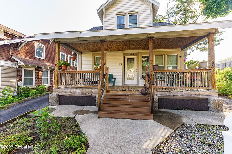 4th image of 1615 Bradley Street