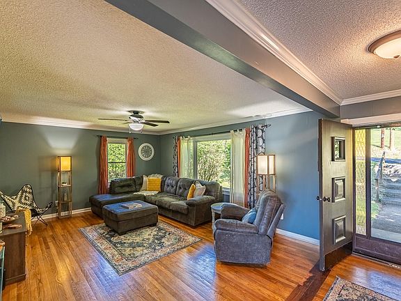 4th image of 854 Pea Ridge Rd