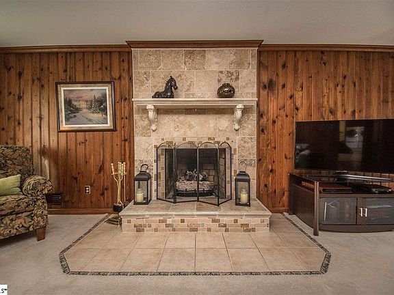 5th image of 112 Redwood Cir