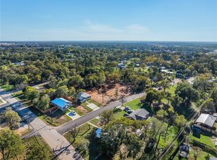 121 Crestway St, Hearne, TX 77859