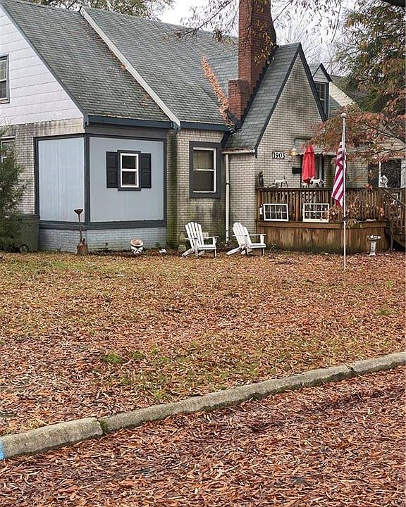 1st image of 1903 Oakdale Ave