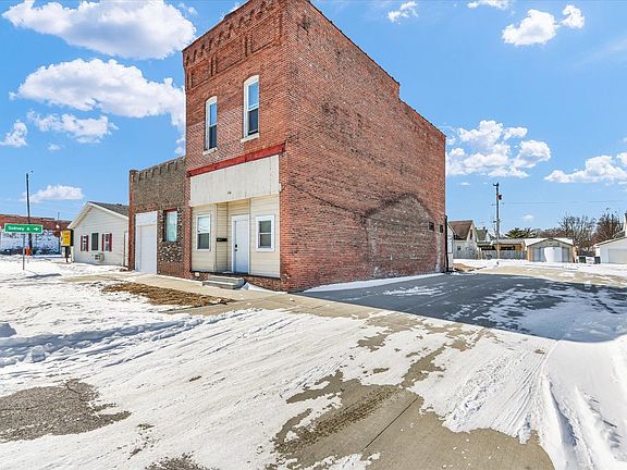 3rd image of 106 N Main St