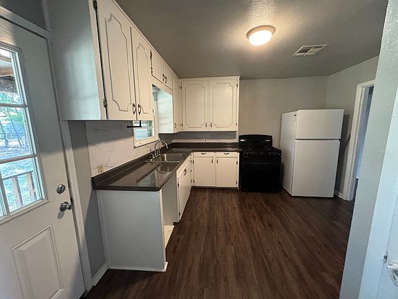 3rd image of 401 Beckley St