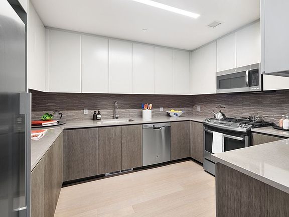 5th image of 7 W 21st St APT 18D