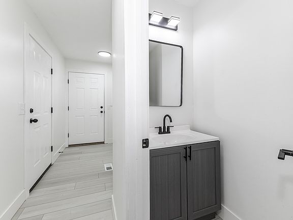 4th image of 2805 Gill St