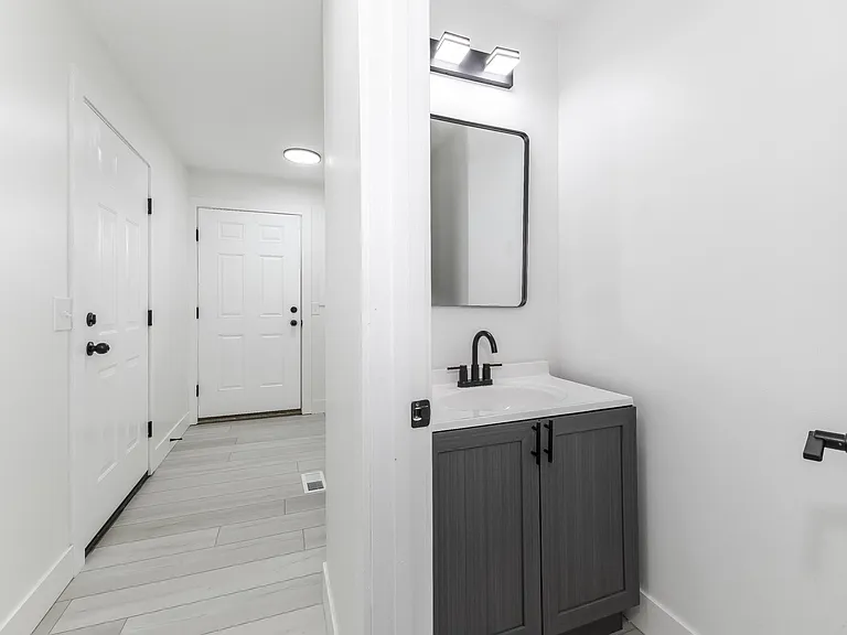 2805 Gill St — Photo 4