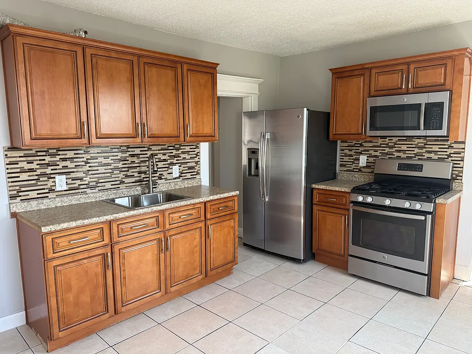 123 Pearl St #3