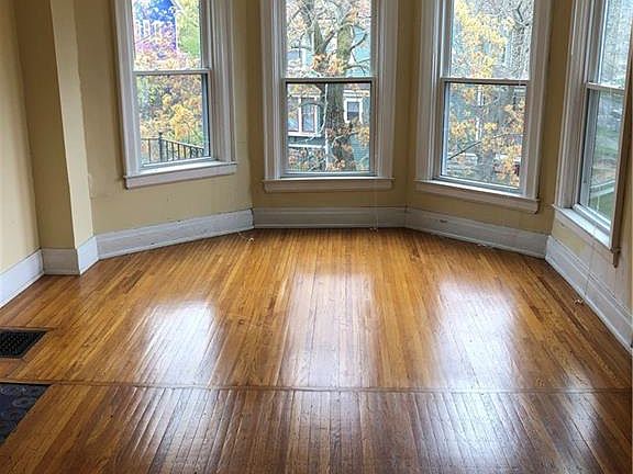 2nd image of 193 Woodward Ave