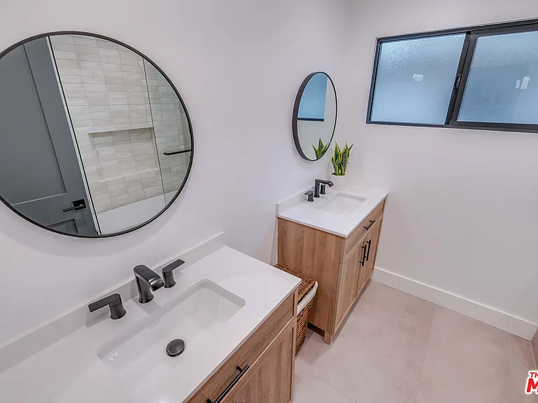 5715 Corteen Pl — Photo 21