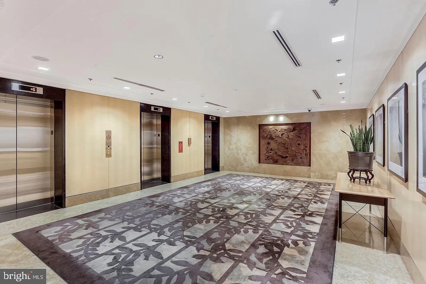 Whitman Condominium — Photo 4