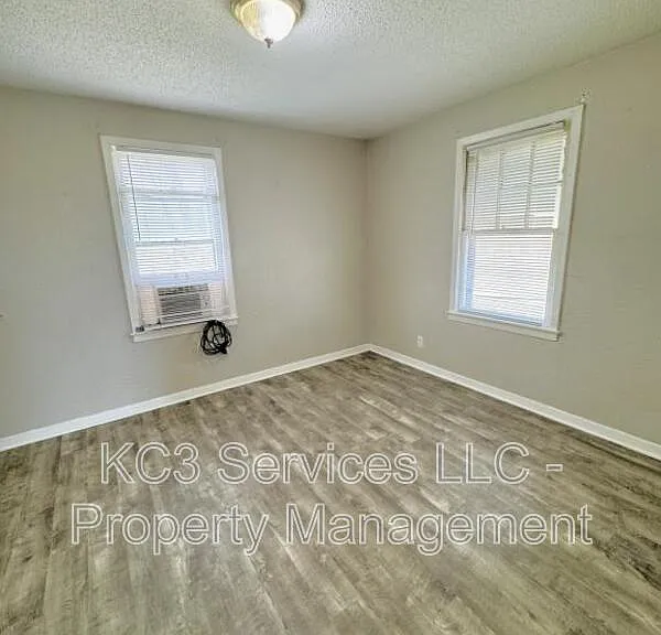 6131 NE Vivion Rd — Photo 5