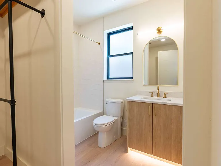 822 W 22nd Ave — Photo 47