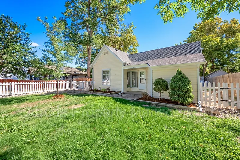 2 bed, 1.0 bath, $2,100 — Photo 2