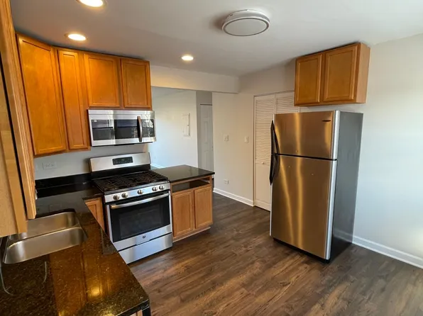 6022 N Wolcott Ave APT 301, Chicago, IL 60660