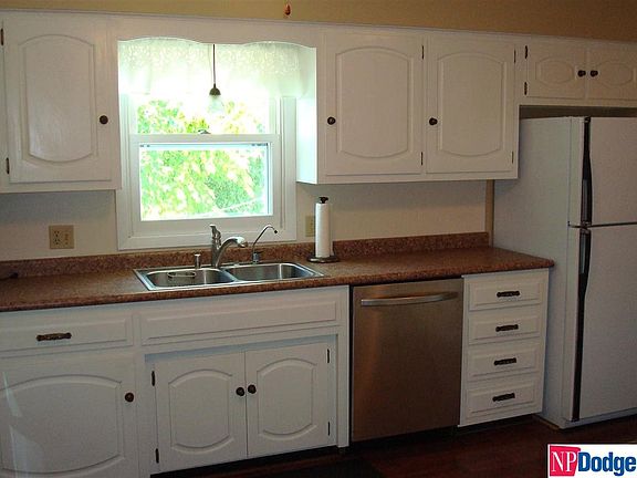 3rd image of 3622 S 119th St
