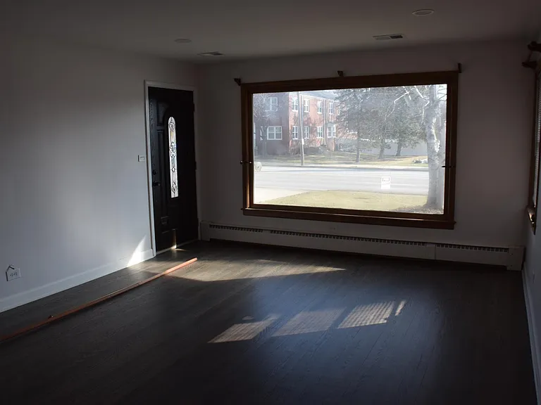 842 N Arlington Heights Rd — Photo 2