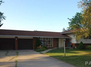 35425 N Elmwood Rd, Farmington, IL 61531