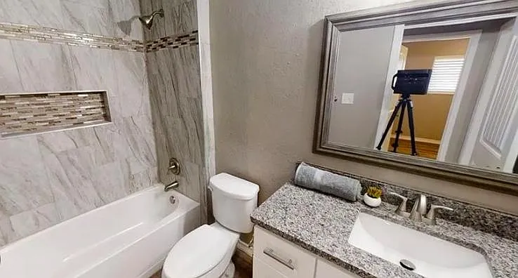 4 bed, 2149 sqft, $2,400 — Photo 4
