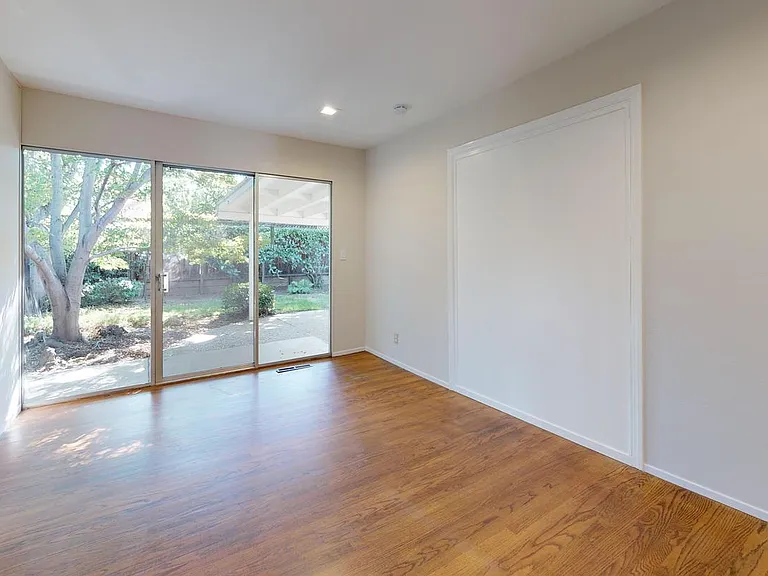 1233 Levin Ave — Photo 9