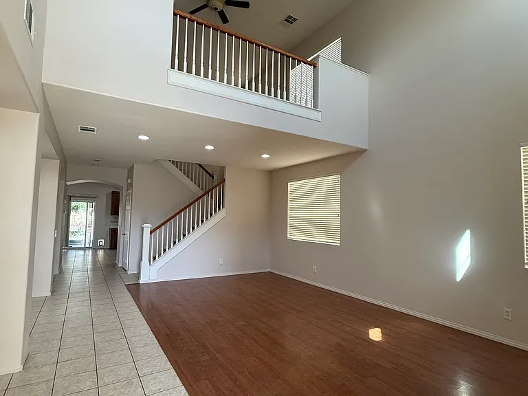 3045 W Newgrove St — Photo 8