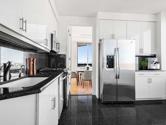 4th image of 350 E 79th St APT 33A