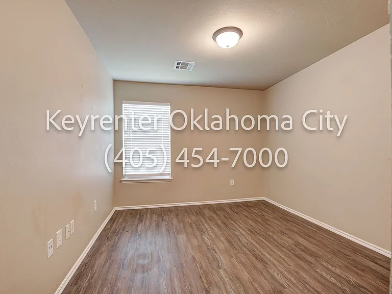 629 E Linden Ln — Photo 25