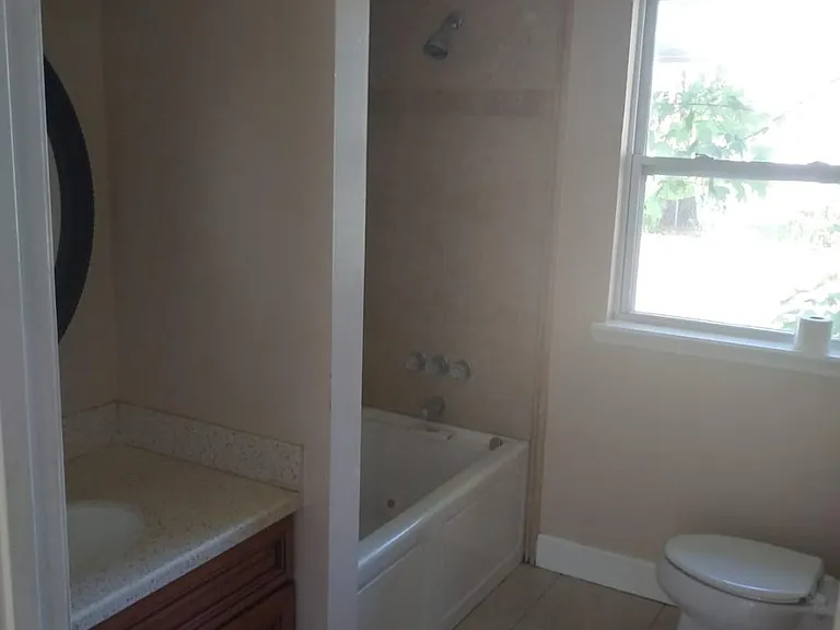 1249 Woodruff Ave — Photo 9