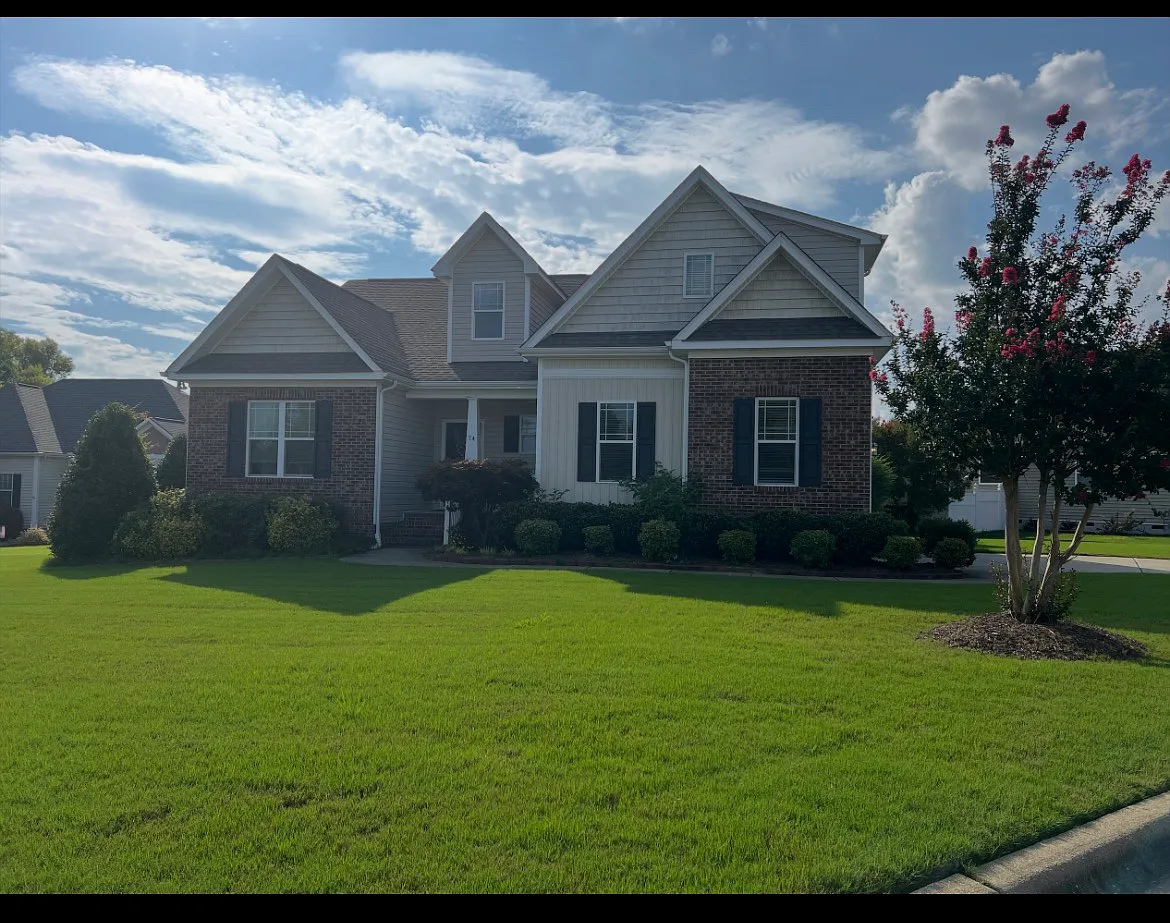 4 bed, 2103 sqft, $2,500 — Photo 2