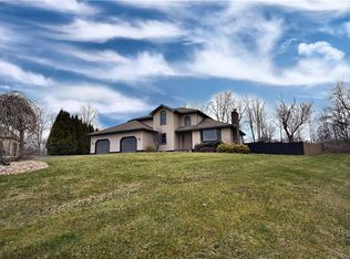 1148 Brookshire Dr, New Castle, PA 16101