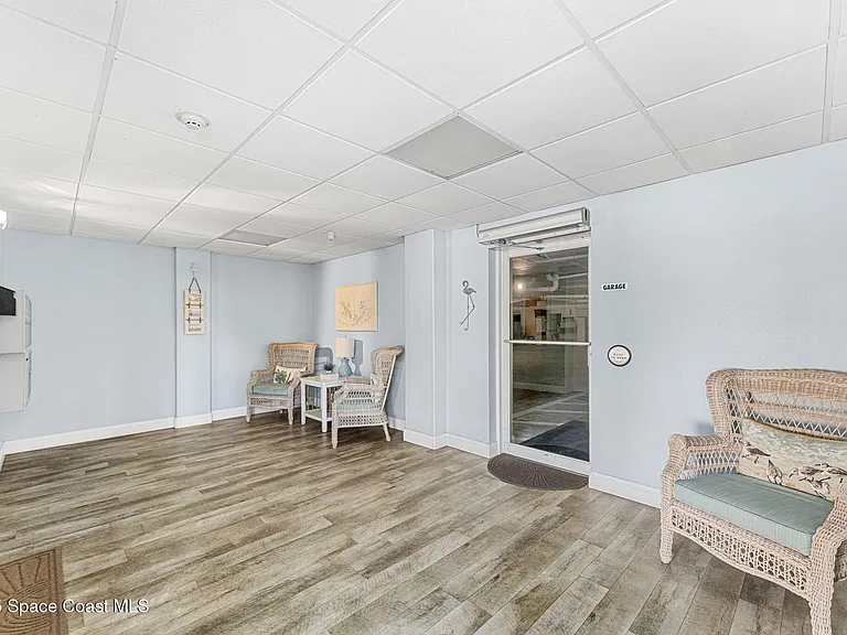 210 24th St #301 — Photo 37