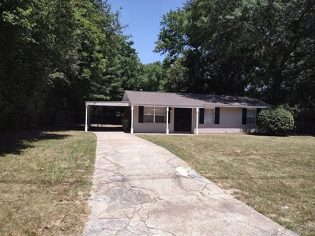 3 bed, 2.0 bath, 984 sqft, $1,335 — Photo 2