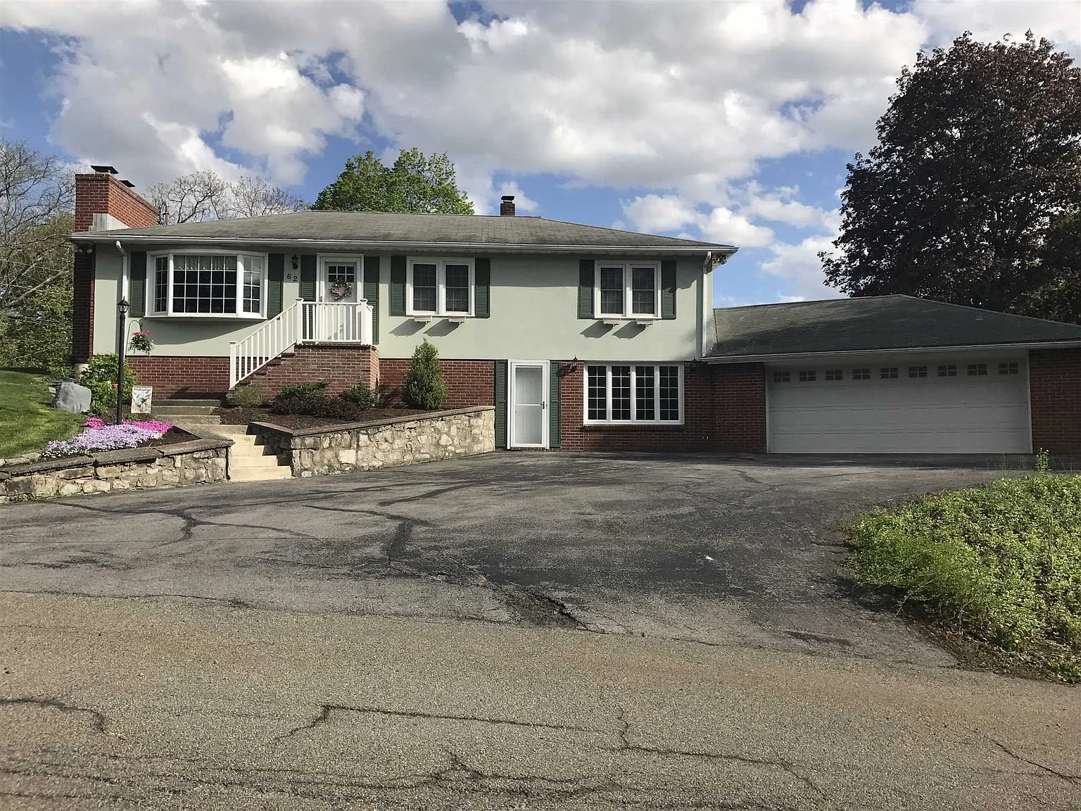 62 Sunrise Hill Rd photo 1