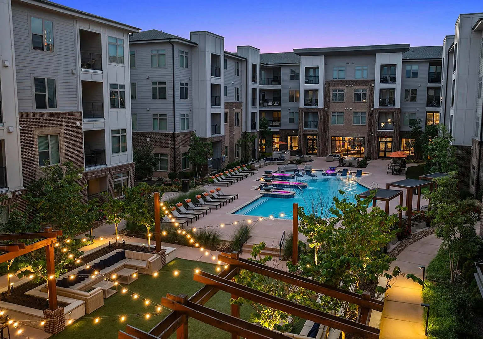 Knox at Metrocenter Apartments — Photo 1