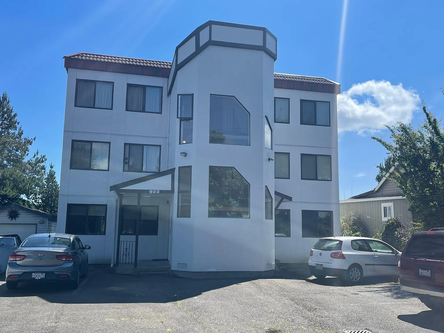 922 Highland Ave — Photo 1