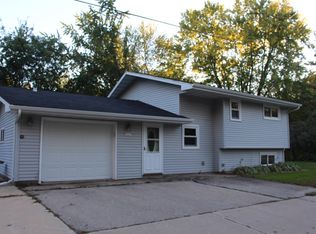 W7641 W Maple Ct, Shiocton, WI 54170