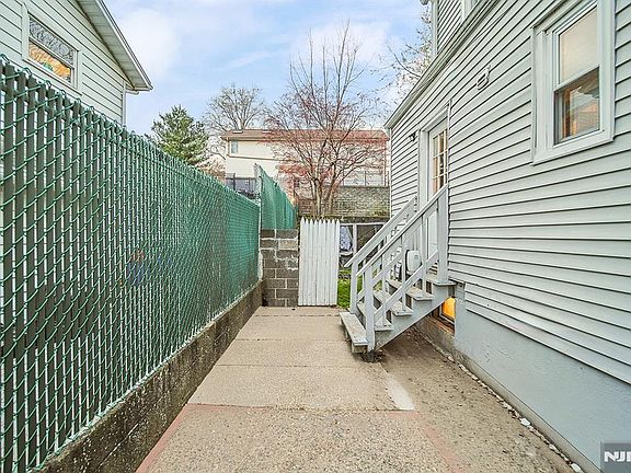 5th image of 2 Elizabeth St