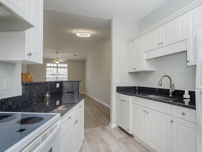 6464 Bradbury Ct — Photo 10