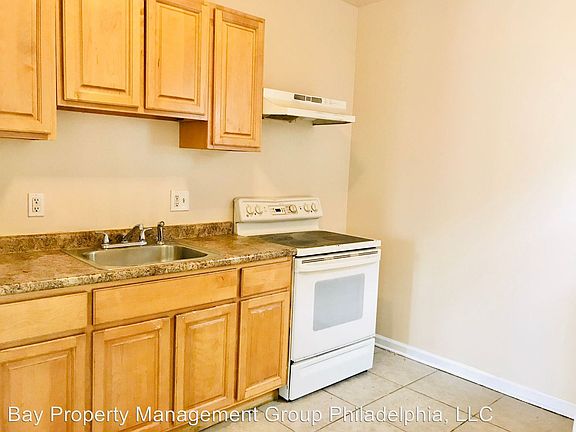 5th image of 1609 W Erie Ave APT B