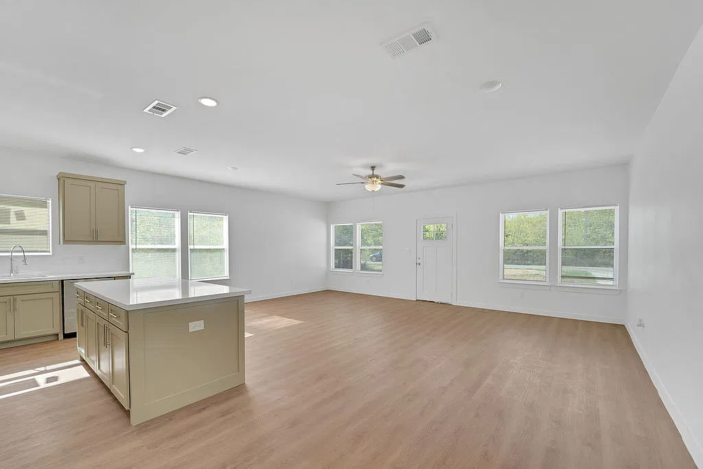3 bed, 1400 sqft, $1,800 — Photo 4