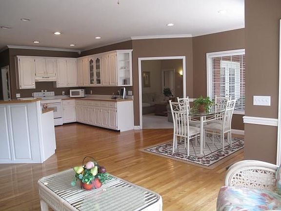 3rd image of 1693 Anderson Rd