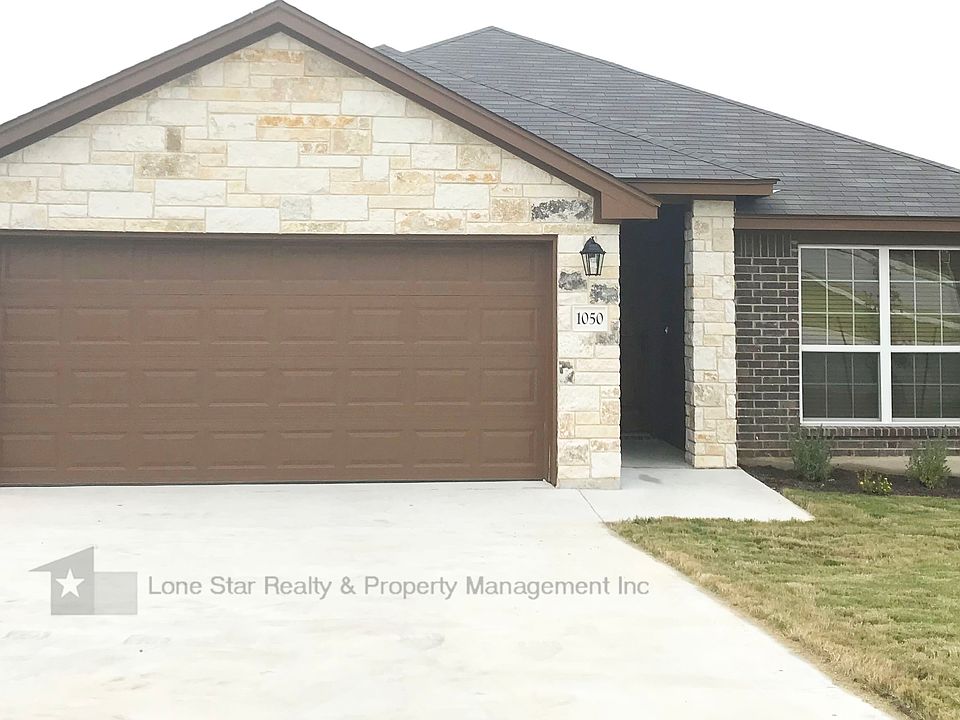 1st image of 1050 Republic Cir