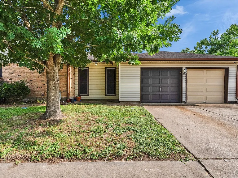4002 Thistledown Dr — Photo 4